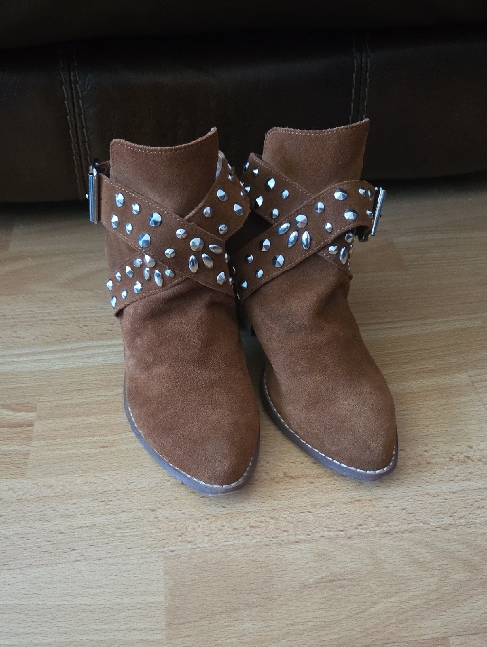 Chinese Laundry Brown Studded Suede Ankle Booties Size 6 Boho Rodeo Western - Picture 2 of 7